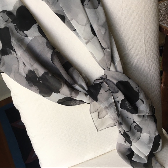 Calvin Klein scarf - Picture 3 of 8